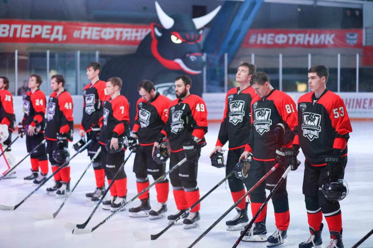 Хоккейный матч Нефтяник против Южного Урала